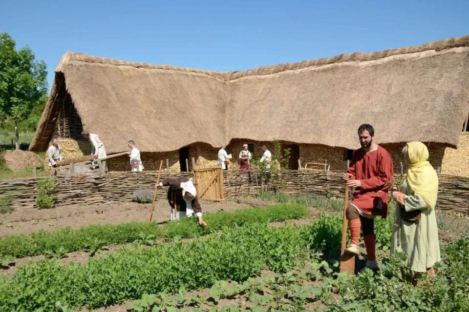 Recreación de una finca carolingia en Ornavik, Hérouville-Saint-Clair