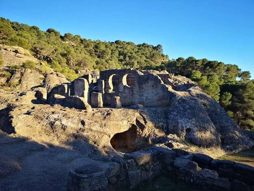 Ruinas de Bobastro (Málaga) con su basílica cristiana rupestre.