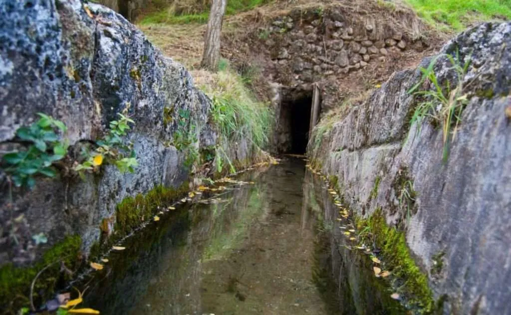 Acequia de Aynadamar (Granada), construida en época de la Taifa de Granada