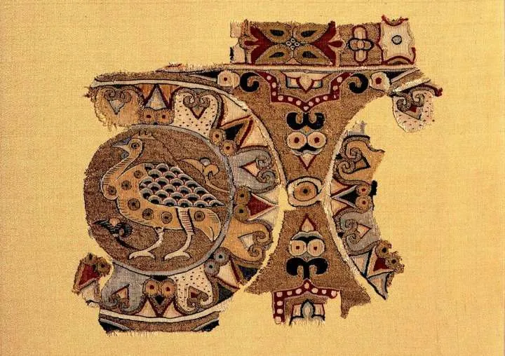 Franja del Pirineo, tela de seda manufacturada en al-Ándalus en época califal y hallada en la catedral de Roda de Isábena (Huesca). Hecho con seda e hilo entorchado de oro