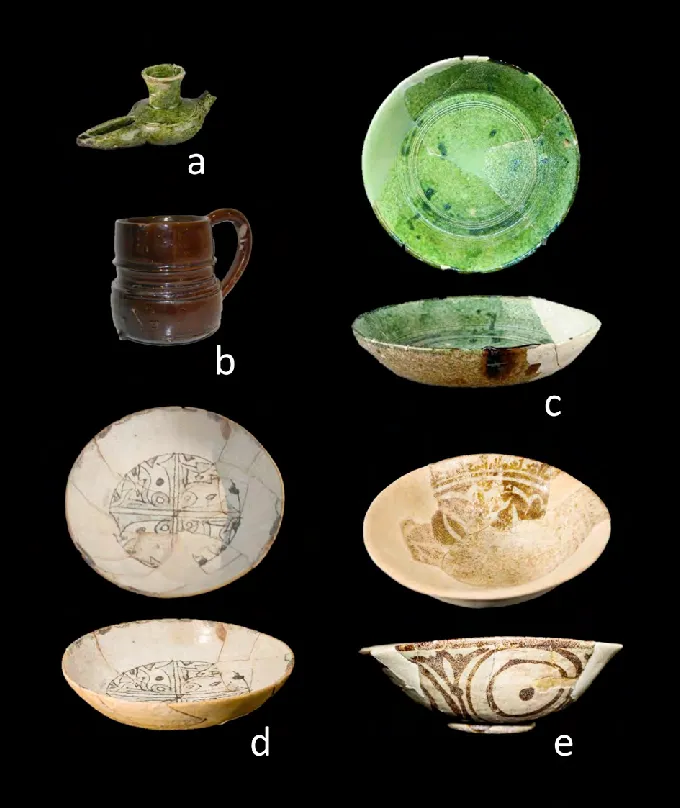 Producciones vidriadas andalusíes de distintos puntos (Pehcina, Málaga, Medina Azahara, Palma del Río), en el Museo Arqueológico de Córdoba
