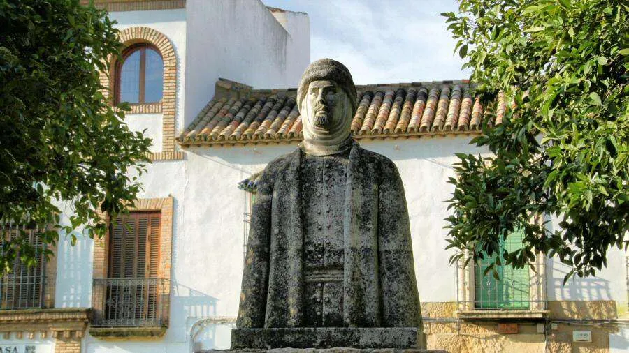Estatua dedicada al califa al-Hakam II en Campo Santo de los Mártires (Córdoba)