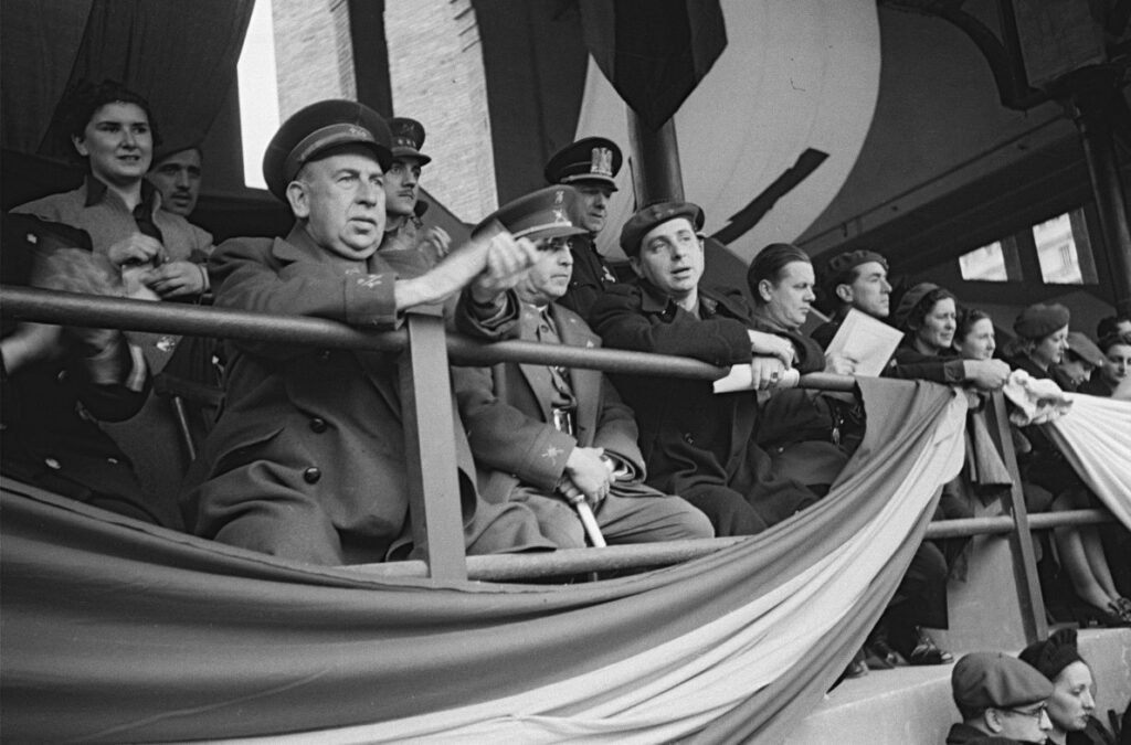 Luis Orgaz, capitán general de Cataluña en un evento del 10 de marzo de 1940