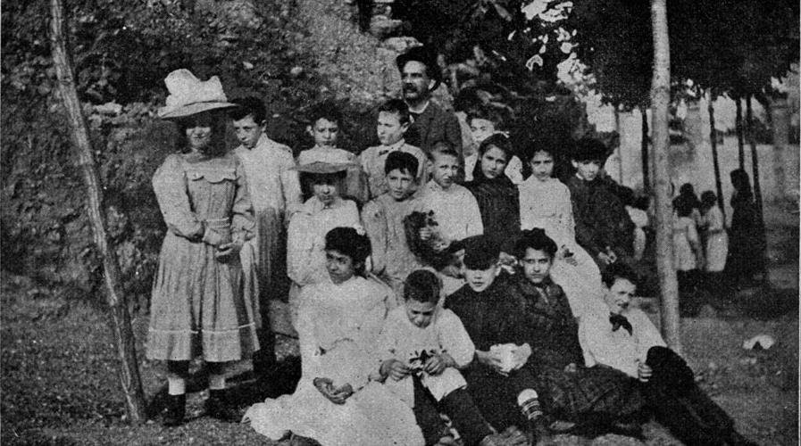Algunos alumnos de la Escuela Moderna.